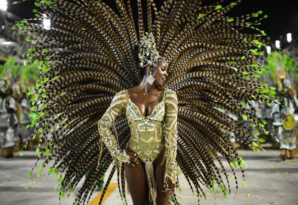 TOPSHOTS A reveler of Imperatriz Leopoldinense samba school performs during the second night of Carnival parades at the Sambadrome in Rio de Janeiro on February 12, 2013. AFP PHOTO / CHRISTOPHE SIMONCHRISTOPHE SIMON/AFP/Getty Images